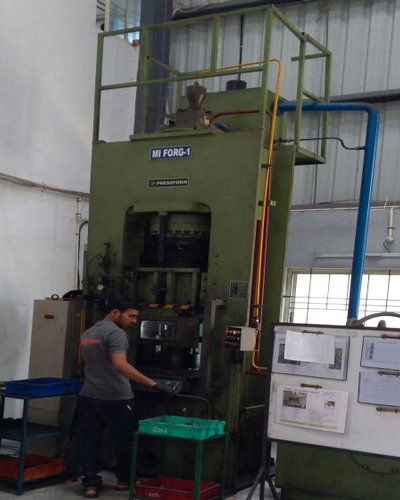 Upset Forging Machines – increase the diameter by compressing the length.
